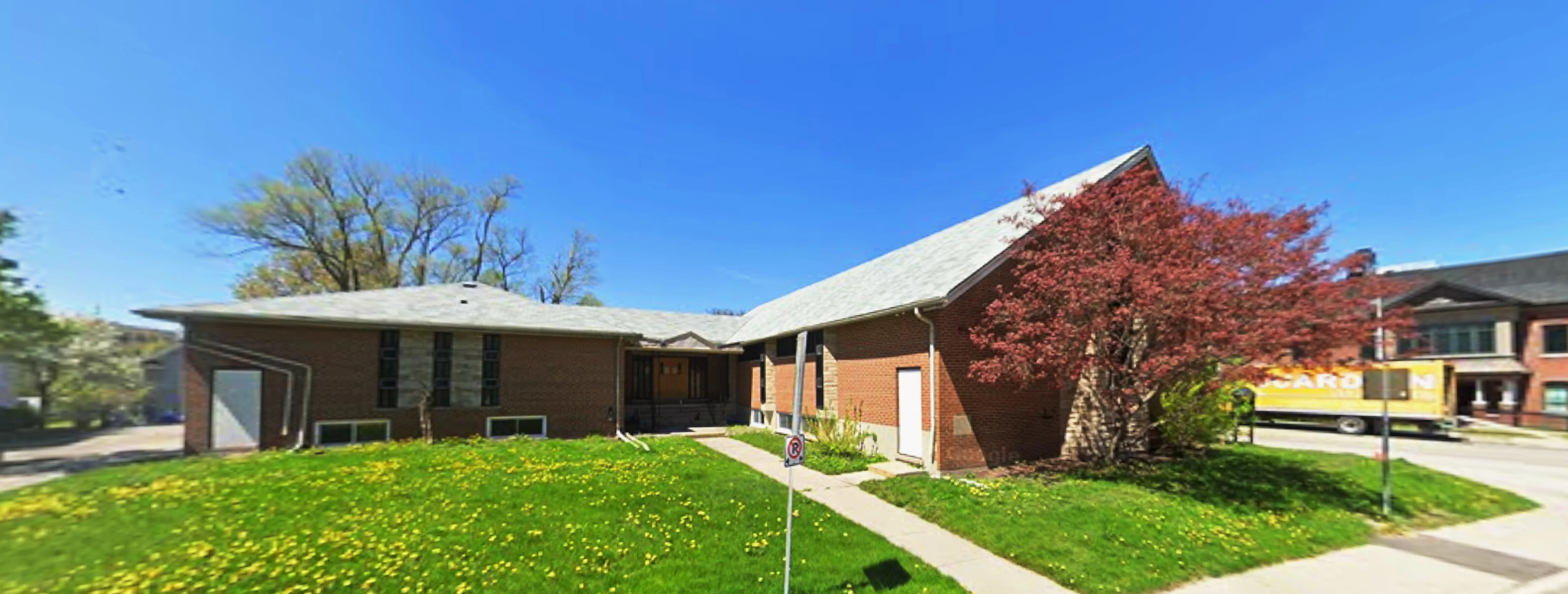 Exterior view of Al-Abrar Centre Aurora building